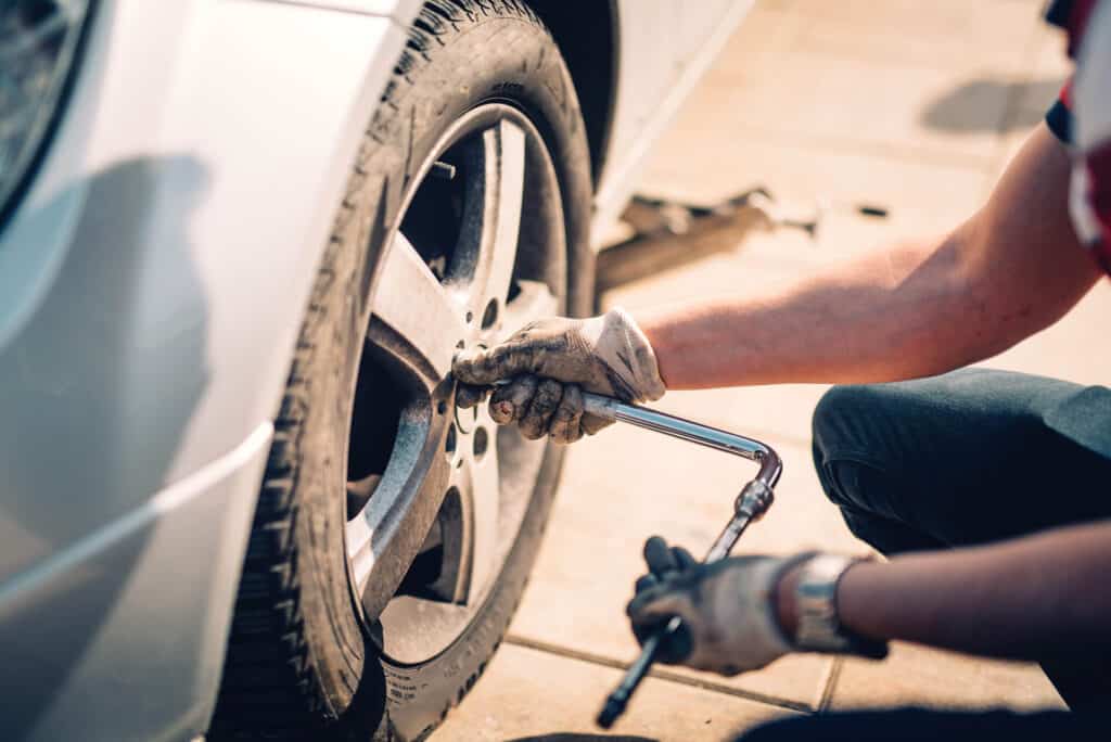 DIY vs. Professional Help: When to Call a Mobile Mechanic for Your Wheel Bearing