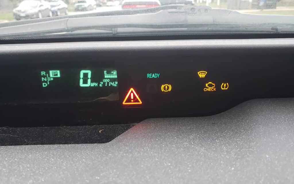 Master Warning Lights Service and Guide: What is it and what to do?