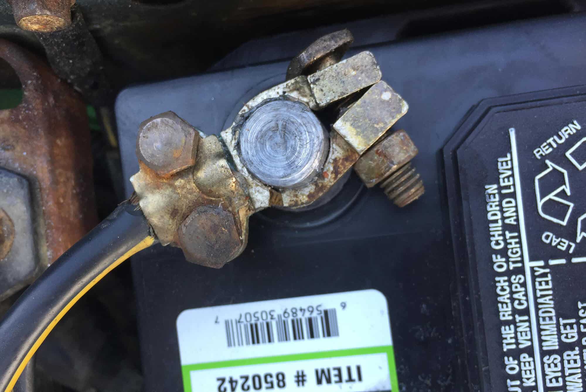 Spotting Bad Battery Terminal Ends: Common Symptoms