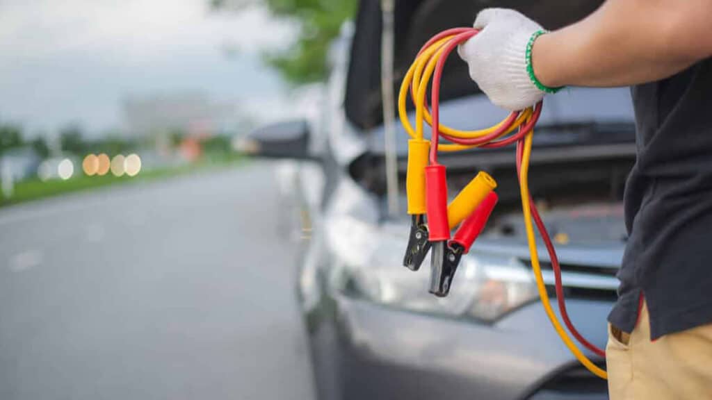 Tackling the Unexpected: What to Do When Your Car Battery Fails on the Road
