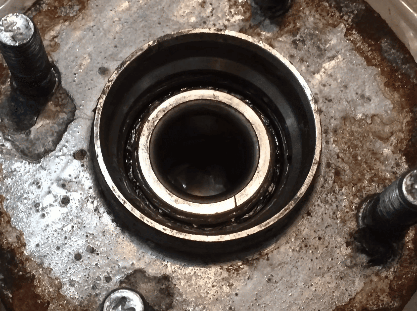 Wheel Bearing: 8 Signs Your Wheel Bearing Needs To Be Replaced ...