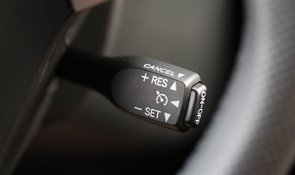 Cruise Control Warning Light Service and Guide: What is it and what to do?