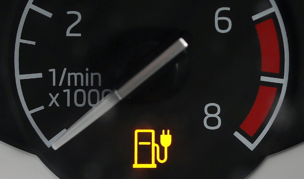 Low Battery Charge (EV) Indicator Service and Guide: What is it and what to do?