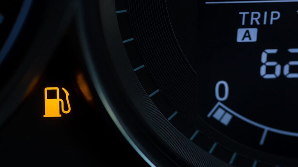 Low-Fuel Warning Light Service and Guide: What is it and what to do?