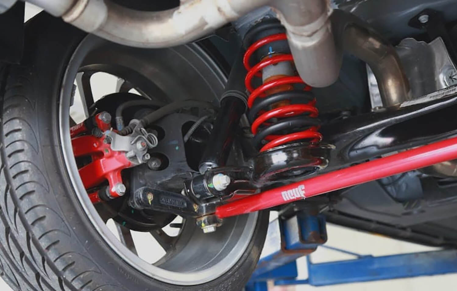 Making the Right Choice: Factors to Consider When Purchasing New Shock Absorbers and Struts